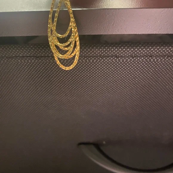 Chic Gold Teardrop Earrings - Picture 2 of 4